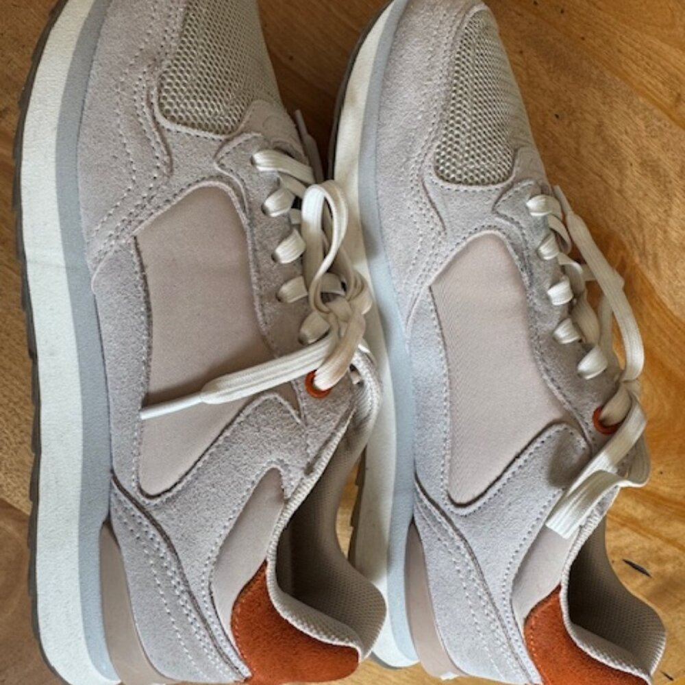 Hoff Women's Sneakers/Neutral Colored Size 7.5 (I am an 8-run a tad big)
